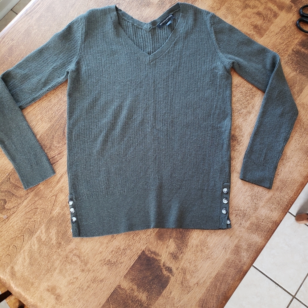 EUC Banana Republic Sweater. Cute accents. XS